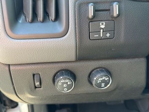 Used 2018 Chevrolet Colorado Z71 AWD/4WD image 15