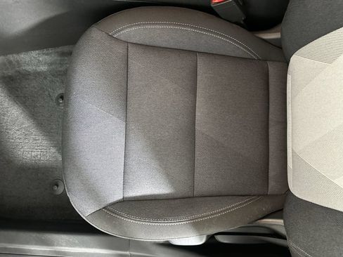 Used 2025 Chevrolet Trax RS w/ Sunroof Package FWD image 23