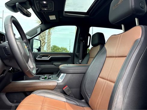 Used 2025 Chevrolet Silverado 2500 High Country w/ Technology Package AWD/4WD image 16