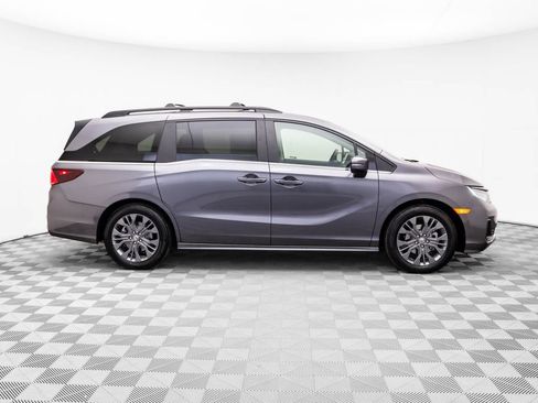 New 2026 Honda Odyssey Touring image 7