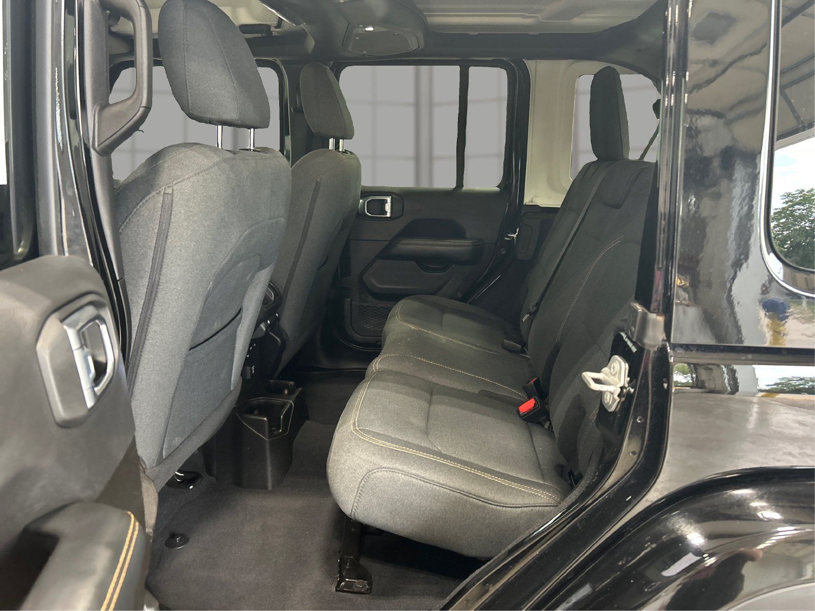 Used 2024 Jeep Wrangler Unlimited Sahara AWD/4WD image 10