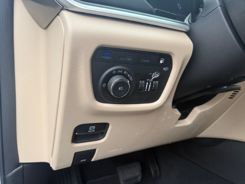 Used 2024 Jeep Grand Cherokee Limited 4xe AWD/4WD image 13