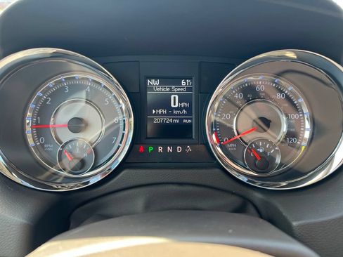 Used 2013 Chrysler Town & Country Touring-L w/ Driver Convenience Group FWD image 15