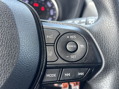 Used 2019 Toyota RAV4 LE FWD image 19