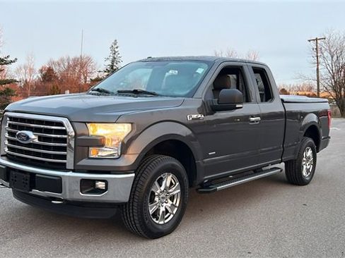 Used 2015 Ford F150 XLT w/ Equipment Group 302A Luxury image 2