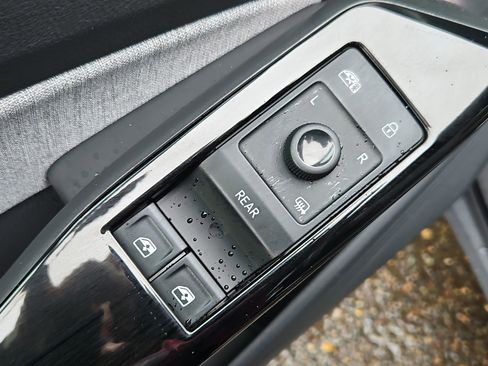 New 2026 Volkswagen ID.4 Pro image 10