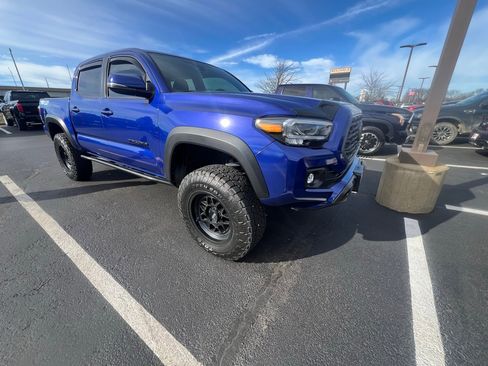 Used 2023 Toyota Tacoma TRD Off-Road image 1