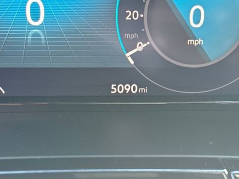 Certified 2025 Volkswagen Atlas Cross Sport SE image 23