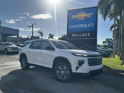 Used 2025 Chevrolet Traverse LT