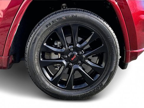 Certified 2018 Jeep Grand Cherokee Altitude image 32