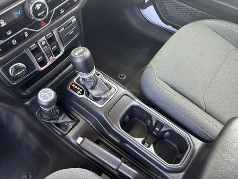 Used 2025 Jeep Wrangler Unlimited Sport AWD/4WD image 40