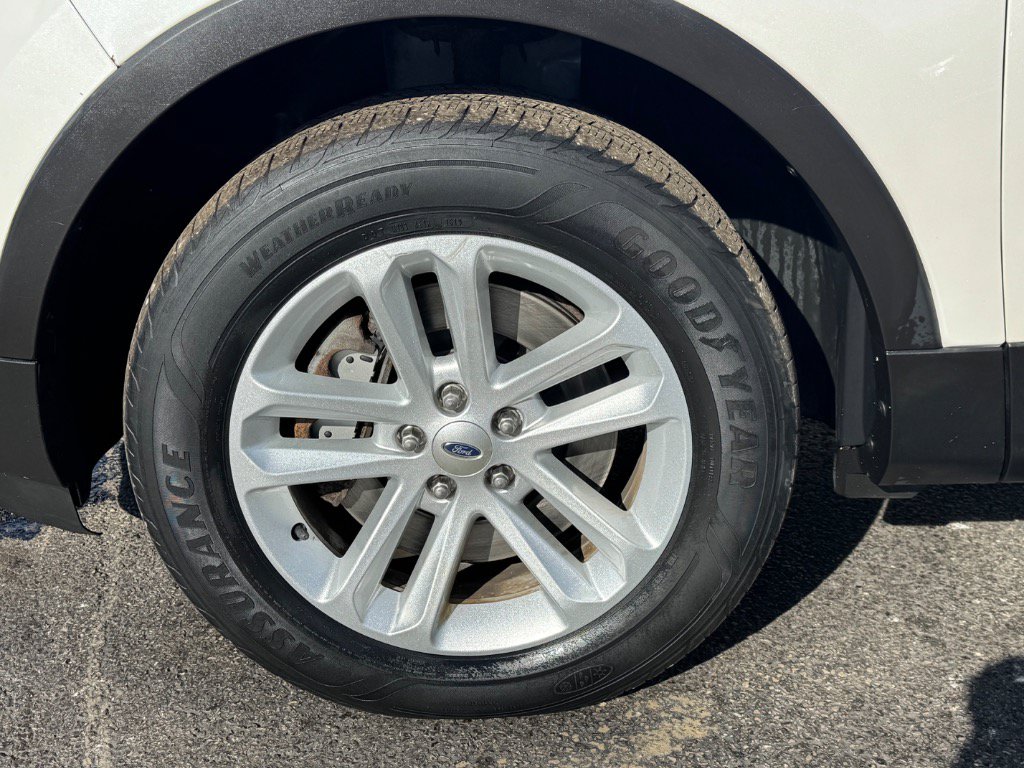 Used 2015 Ford Explorer XLT w/ Equipment Group 202B AWD/4WD image 9
