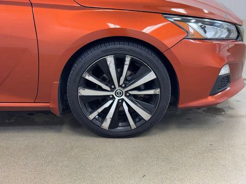 Used 2019 Nissan Altima 2.5 SR FWD image 4