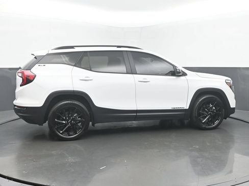 Used 2024 GMC Terrain SLE w/ Driver Convenience Package FWD image 6