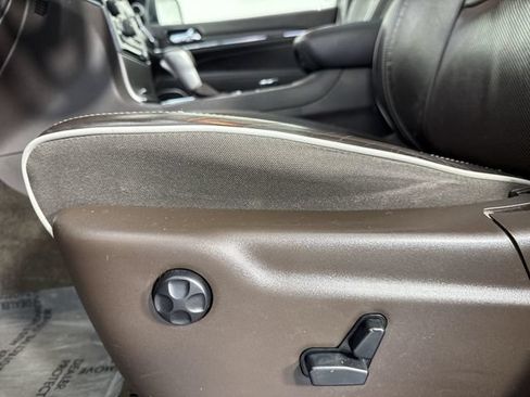Used 2019 Jeep Grand Cherokee Overland AWD/4WD image 21