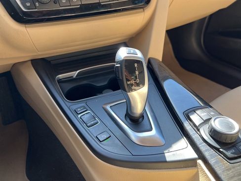 Used 2017 BMW 320i xDrive Sedan AWD/4WD image 9