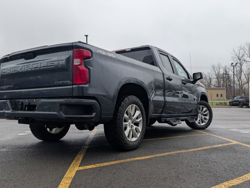 Used 2020 Chevrolet Silverado 1500 Custom w/ Custom Value Package image 5