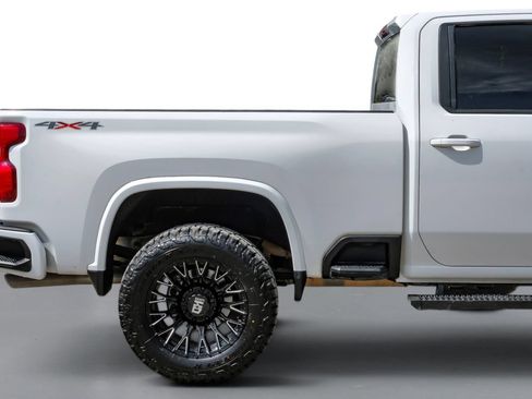 Used 2021 Chevrolet Silverado 2500 LT w/ Convenience Package AWD/4WD image 7