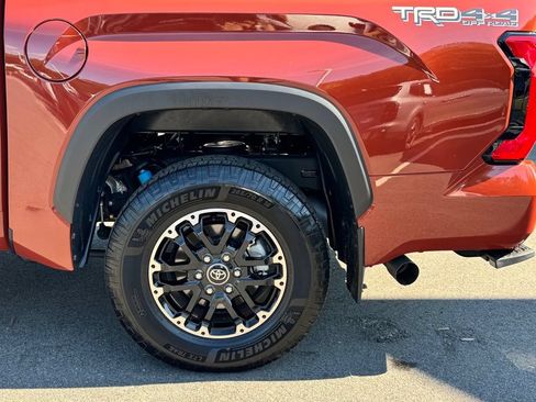 Used 2025 Toyota Tundra SR5 w/ TRD Off-Road Package AWD/4WD image 32