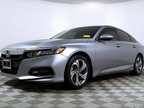 Used 2018 Honda Accord EX image 2