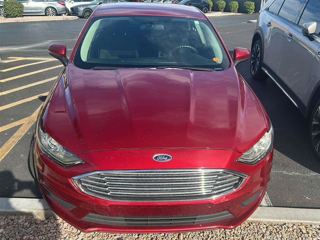 Used 2018 Ford Fusion SE w/ Fusion SE Technology Package FWD image 2