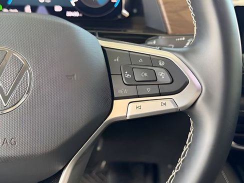 Used 2025 Volkswagen Atlas SE image 26