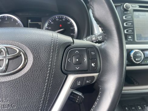 Used 2017 Toyota Highlander Limited AWD/4WD image 19