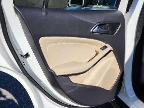 Used 2019 Mercedes-Benz GLA 250 4MATIC image 23