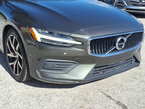 Used 2019 Volvo S60 T6 Momentum w/ Premium Package image 9