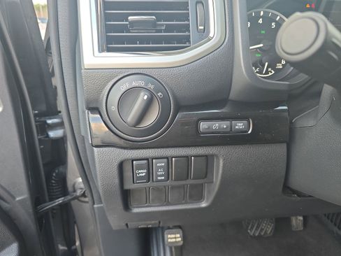 Used 2021 Nissan Titan SV w/ SV Convenience Package image 28