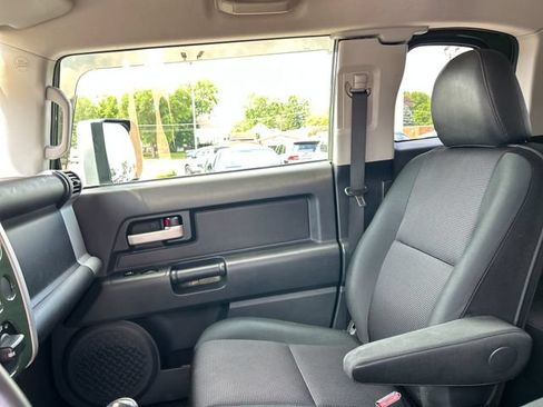 Used 2010 Toyota FJ Cruiser 4WD image 25