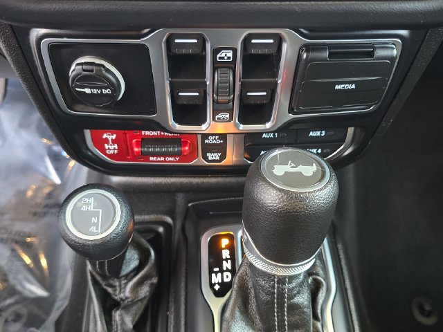 Certified 2025 Jeep Wrangler Unlimited Rubicon w/ Convenience Group AWD/4WD image 16