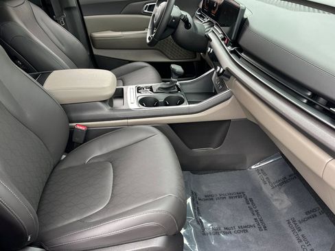 New 2026 Kia Carnival EX FWD image 13