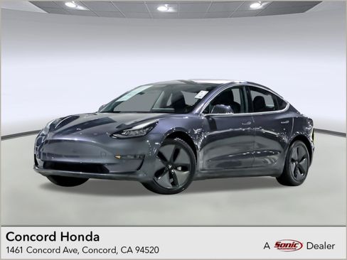 Used 2018 Tesla Model 3 Long Range image 1
