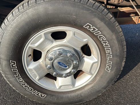 Used 2010 Ford F250 Lariat image 13