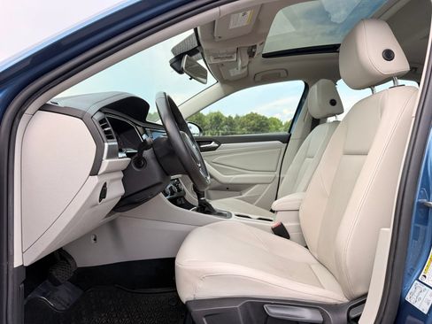 Used 2019 Volkswagen Jetta SE FWD image 14