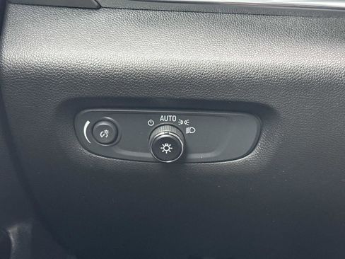 Certified 2023 Chevrolet Traverse LT w/ LT Premium Package image 29