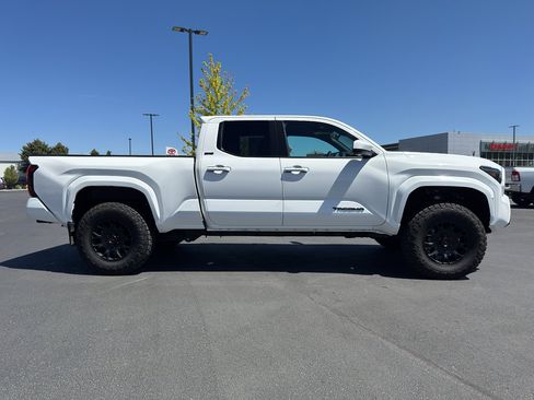 Certified 2025 Toyota Tacoma SR5 AWD/4WD image 2