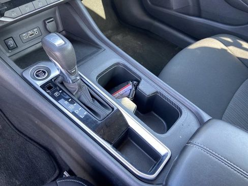 Used 2024 Nissan Sentra SV image 39