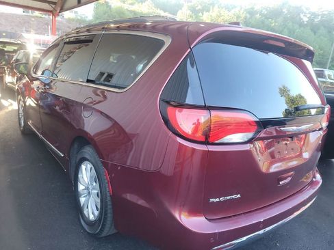 Used 2018 Chrysler Pacifica Touring-L image 4
