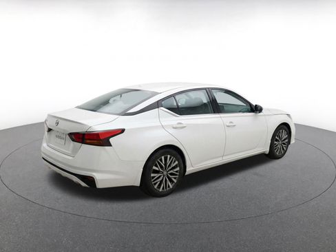 Used 2025 Nissan Altima 2.5 SV FWD image 9