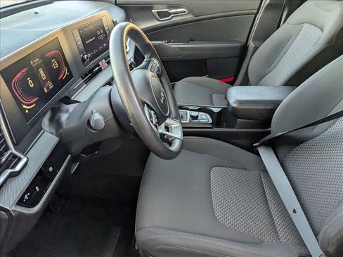 Used 2023 Kia Sportage LX image 15