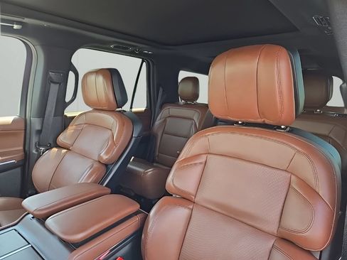Used 2025 Lincoln Navigator Reserve AWD/4WD image 10