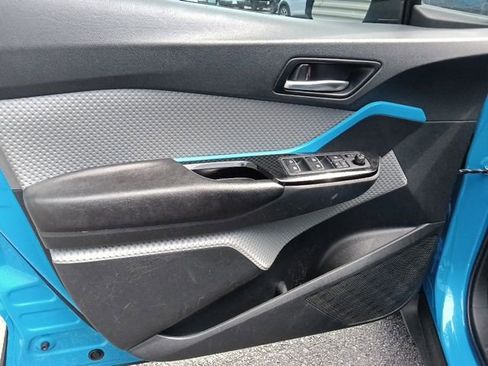 Used 2019 Toyota C-HR XLE FWD image 11