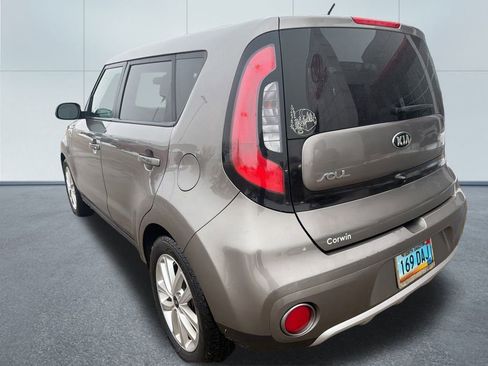 Used 2018 Kia Soul + image 7