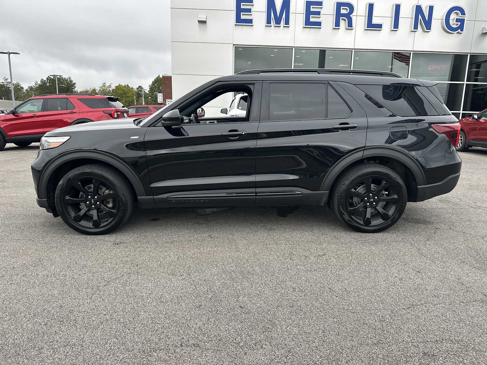 Used 2024 Ford Explorer ST-Line w/ Class IV Trailer Tow Package AWD/4WD image 13