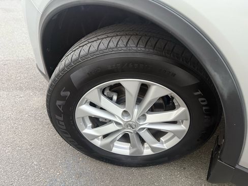 Used 2016 Nissan Rogue SV image 35