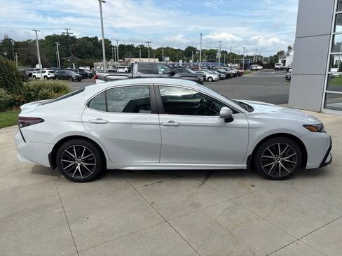 Used 2024 Toyota Camry SE w/ Cold Weather Package FWD image 8