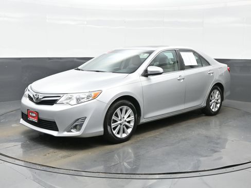 Used 2014 Toyota Camry XLE image 2