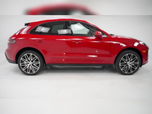 Used 2025 Porsche Macan image 9